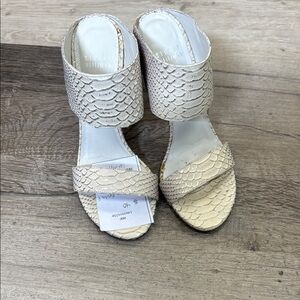 🍁🌷Stuart Weitzman Cream Braided Sandals